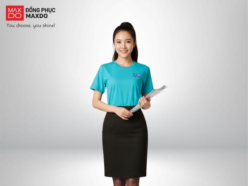 Mẫu áo thun cổ tròn phối với chân váy bút chì.