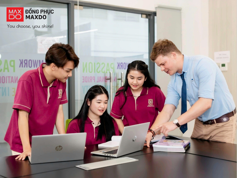 Áo polo đồng phục mang đến cho các bạn tuổi teen vẻ ngoài chỉnh chu nhưng vẫn giữ được nét năng động, hồn nhiên (nguồn: Internet).