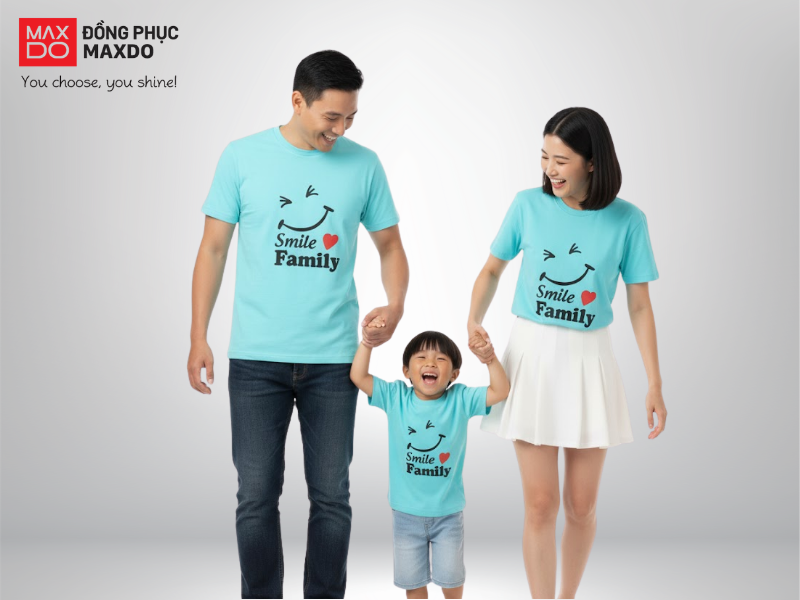 Mẫu áo đồng phục gia đình mùa hè có in họa tiết mặt cười