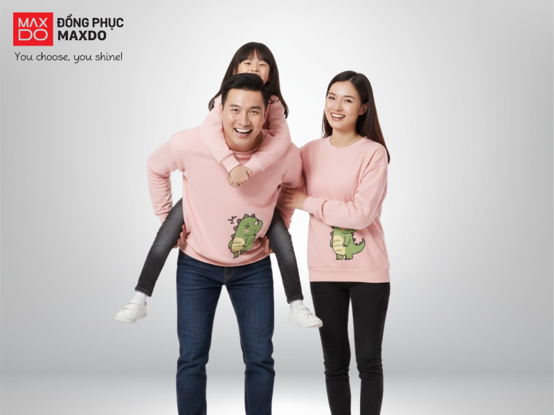 Mẫu áo đồng phục gia đình cổ trong có thiết kế tay dài 