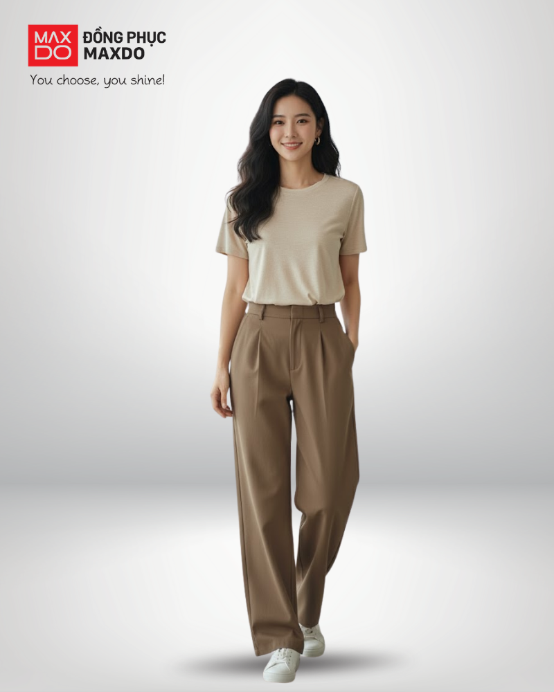 Áo thun màu be phối với quần màu be đậm