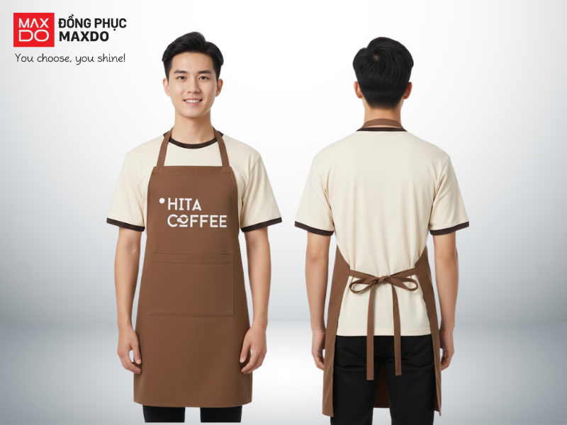Mẫu đồng phục quán cafe áo thun cổ tròn màu be kết hợp với tạp dề màu nâu