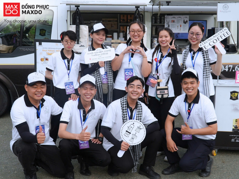 Mẫu đồng phục áo thun cổ polo dành cho nhân viên quán cafe (nguồn: Trung Nguyen E-Coffee)