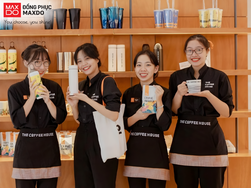 Mẫu đồng phục tạp dề ngắn dành cho nhân viên quán cafe (nguồn: The Coffee House)