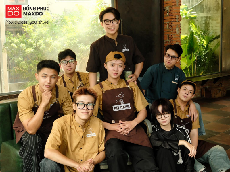 Mẫu đồng phục quán cafe có thiết kế áo cổ tàu (nguồn: Pờ Cafe)