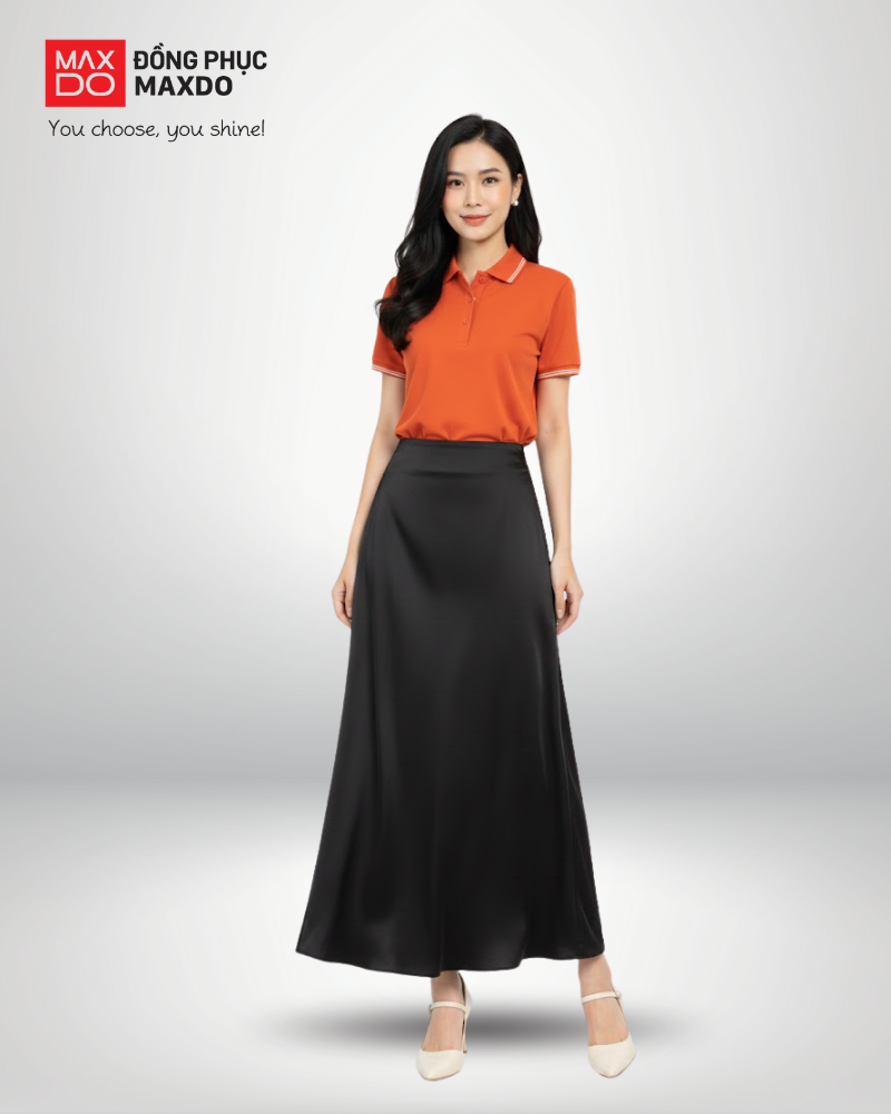 Áo polo đồng phục phối với chân váy lụa màu đen
