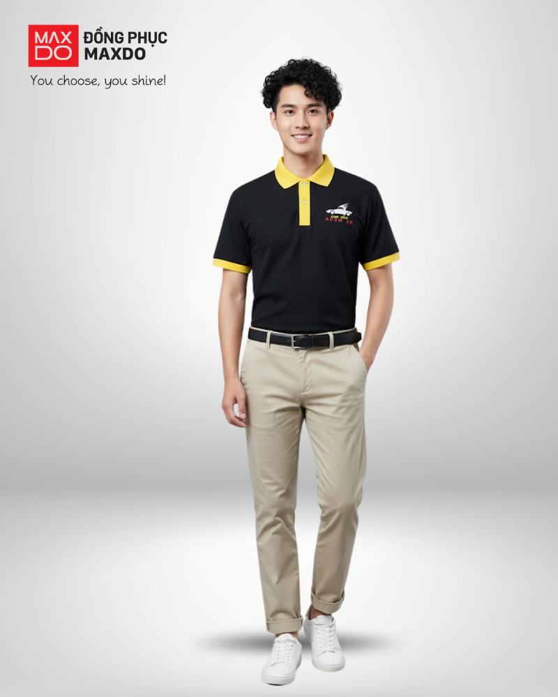 Áo polo đồng phục phối với quần kaki màu be nhạt