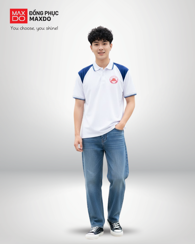 Áo polo đồng phục phối với quần jeans màu xanh