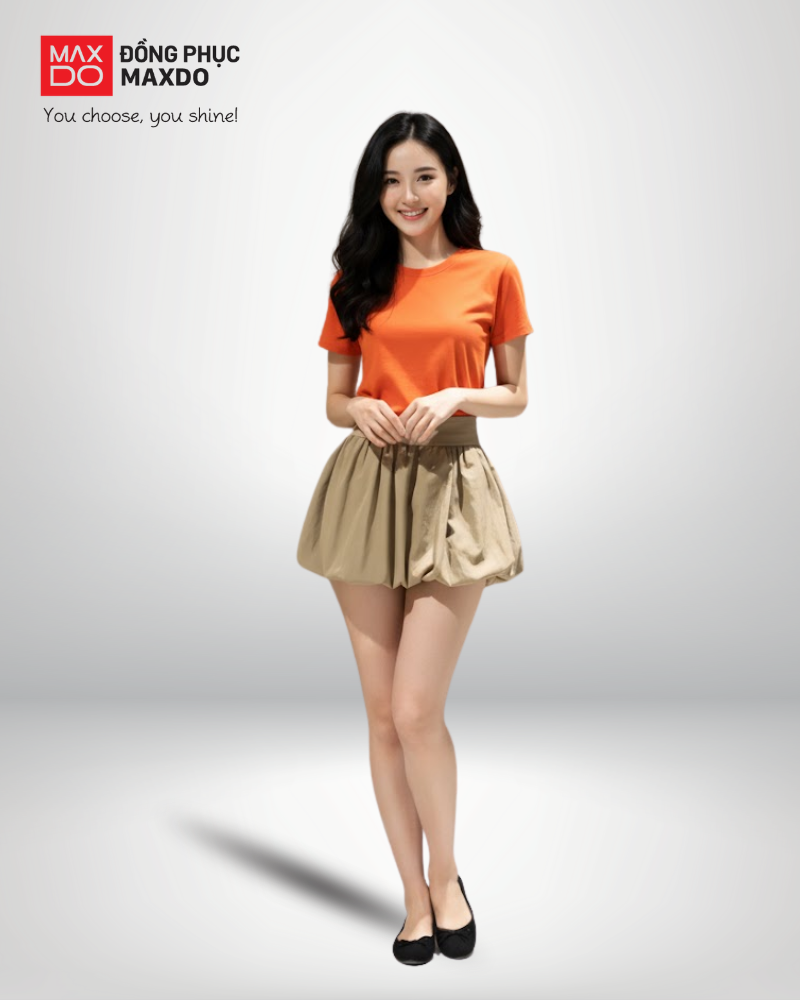Áo thun cam cổ tròn phối với chân váy mini skirt bồng bềnh
