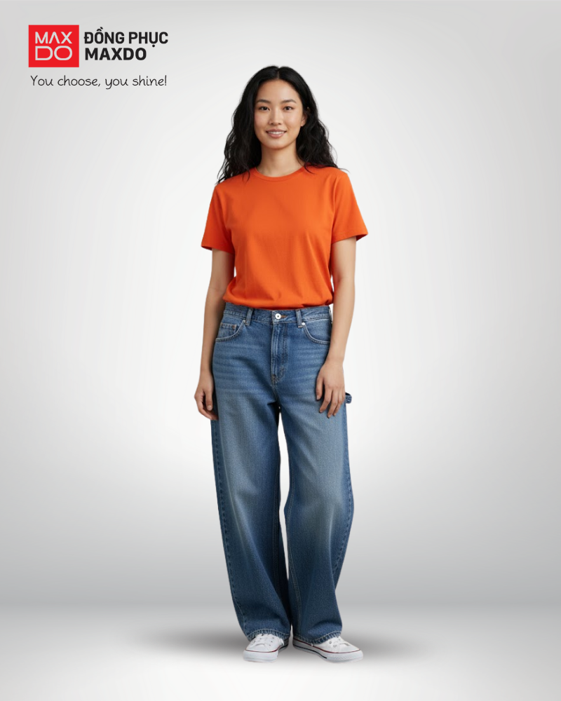 Áo thun màu cam phối cùng quần jeans baggy ống cong