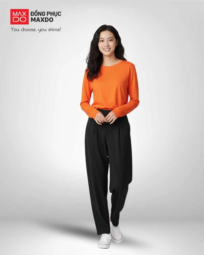 Áo thun màu cam tay dài phối cùng quần tây baggy màu đen