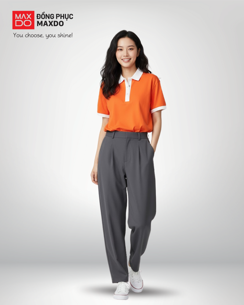 Áo thun màu cam cổ polo phối cùng quần tây baggy màu ghi