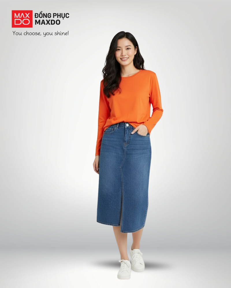 Áo thun màu cam tay dài phối cùng chân váy jeans 