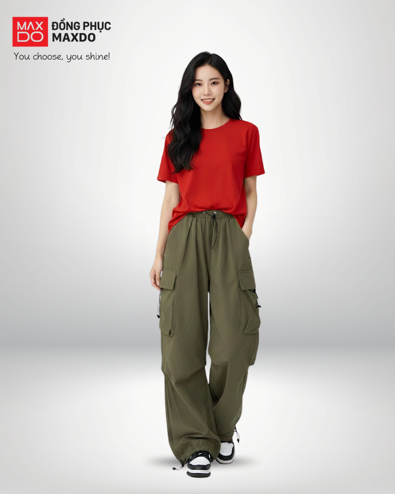 Minh họa cách phối đồ với áo thun đỏ theo tỷ lệ phối màu 60 - 30 - 10