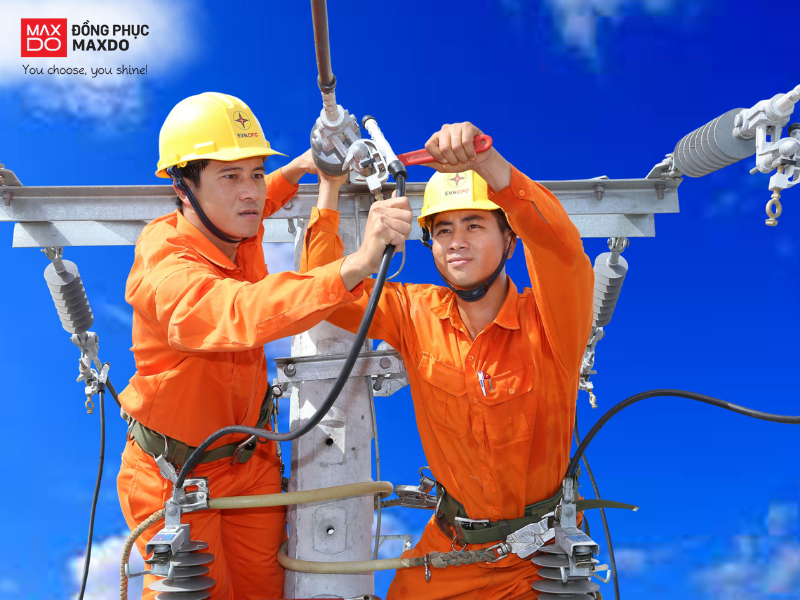 Quần áo bảo hộ lao động là lớp bảo vệ giúp làm giảm các rủi ro, tai nạn cho người mặc khi làm việc (nguồn: Internet)