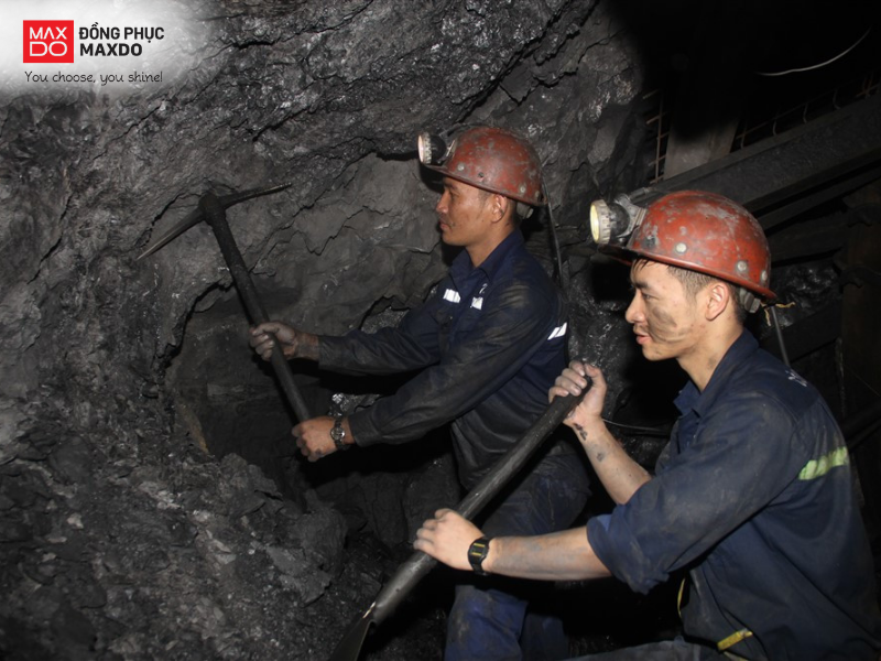 Mỗi ngành nghề sẽ có tiêu chuẩn riêng về thiết kế quần áo bảo hộ nhằm đảm bảo an toàn cho người lao động 