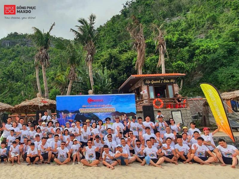 Áo thun cổ tròn vải cotton là lựa chọn đáng cân nhắc cho chuyến teambuilding vào mùa hè.