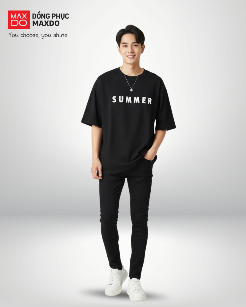 Áo thun form rộng phối với quần jeans skinny cho nam.