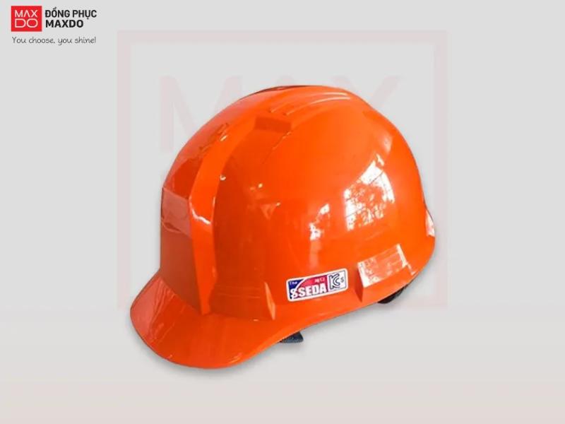 Mũ bảo hộ nhựa ABS có độ cứng cao và khả năng chịu va đập tốt.