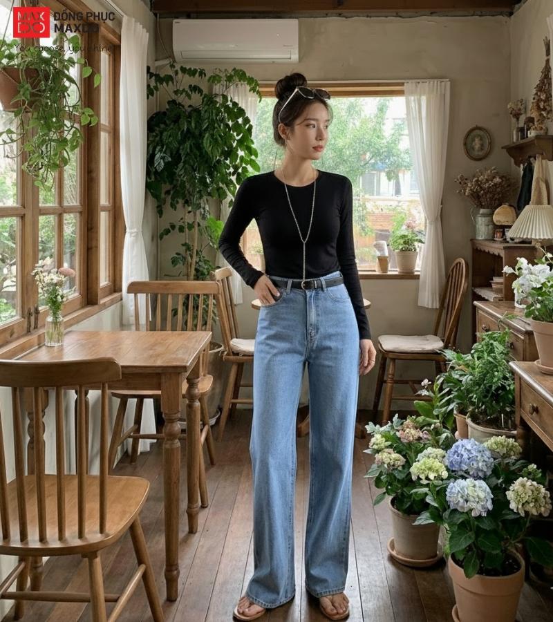 Áo thun dài tay ôm sát người phù hợp với cô gái tự tin với các đường cong của cơ thể. 