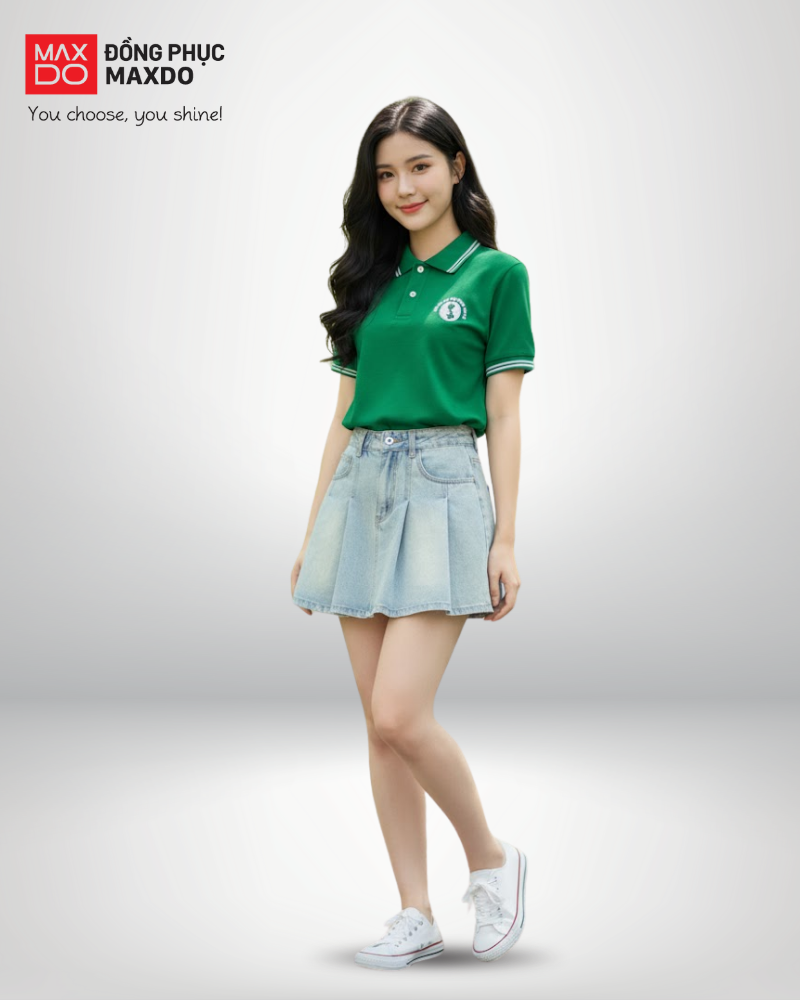 Áo thun polo phối với chân chữ A dáng ngắn.