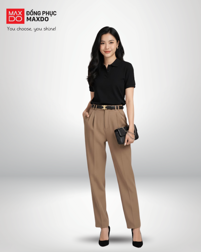 Áo thun polo phối với quần baggy.