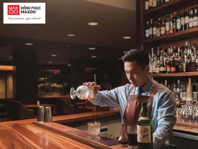 Tạp dề phục vụ dáng yếm vải da màu nâu cho bartender. 